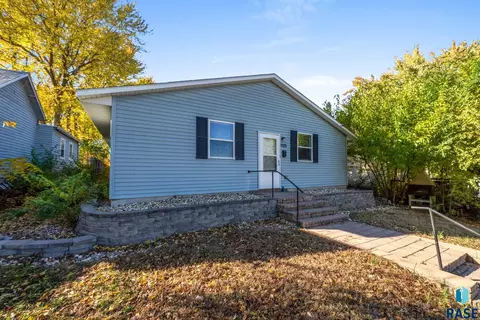 1125 N Spring Ave, Sioux Falls, SD 57104 photo 4