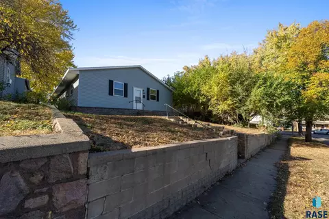 1125 N Spring Ave, Sioux Falls, SD 57104 photo 3