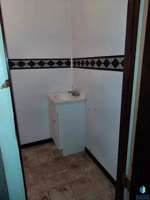 Bath - 515 Main St, Webster, SD 57274 photo 3 of 3