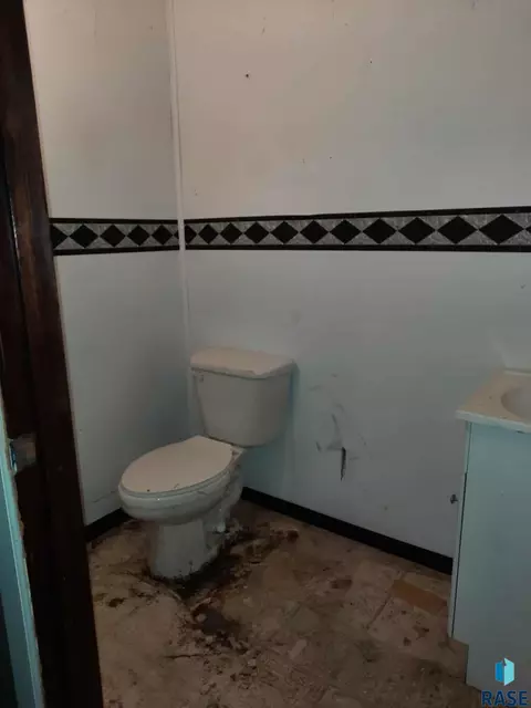 Bath - 515 Main St, Webster, SD 57274 photo 2 of 3