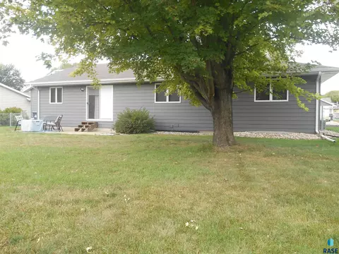313 E 8th St, Crooks, SD 57020 photo 21
