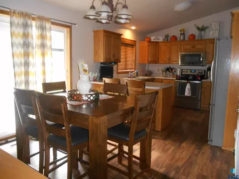 313 E 8th St, Crooks, SD 57020 photo 6