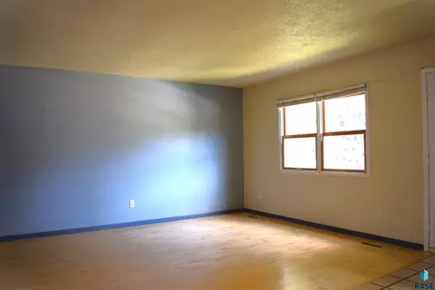 403 W 11th St, Canton, SD 57013 photo 3