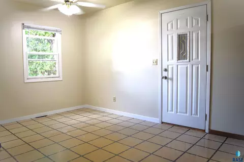 403 W 11th St, Canton, SD 57013 photo 6