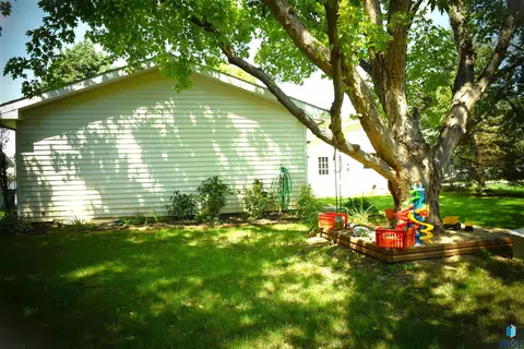 403 W 11th St, Canton, SD 57013 photo 24