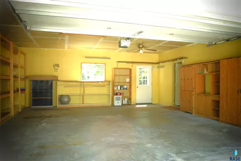 403 W 11th St, Canton, SD 57013 photo 22
