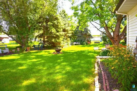 403 W 11th St, Canton, SD 57013 photo 29