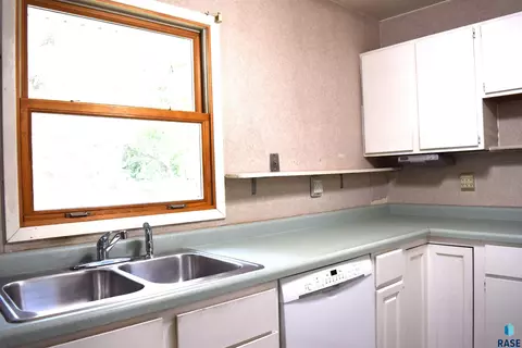 403 W 11th St, Canton, SD 57013 photo 5