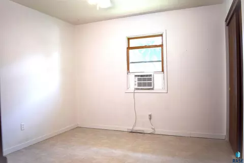 403 W 11th St, Canton, SD 57013 photo 8