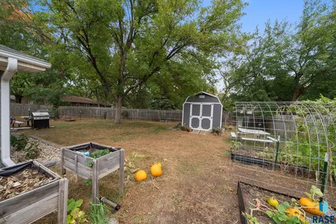 100 S Teton Dr, Brandon, SD 57005 photo 48