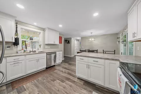 100 S Teton Dr, Brandon, SD 57005 photo 10