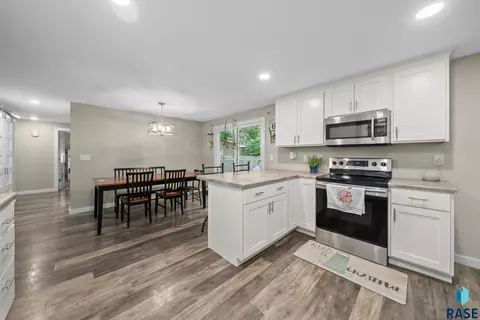 100 S Teton Dr, Brandon, SD 57005 photo 9