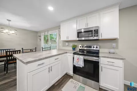 100 S Teton Dr, Brandon, SD 57005 photo 11
