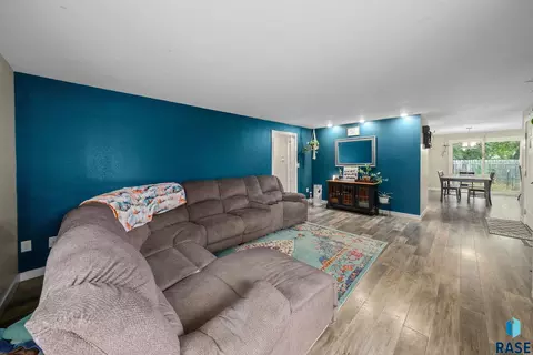100 S Teton Dr, Brandon, SD 57005 photo 4