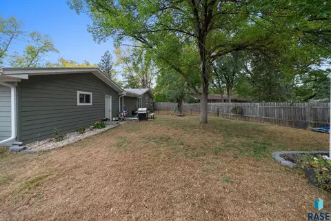 100 S Teton Dr, Brandon, SD 57005 photo 49