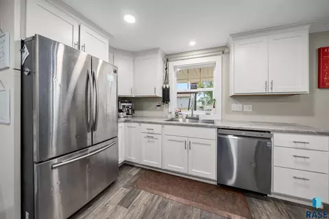 100 S Teton Dr, Brandon, SD 57005 photo 12