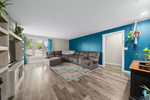 100 S Teton Dr, Brandon, SD 57005 photo 6