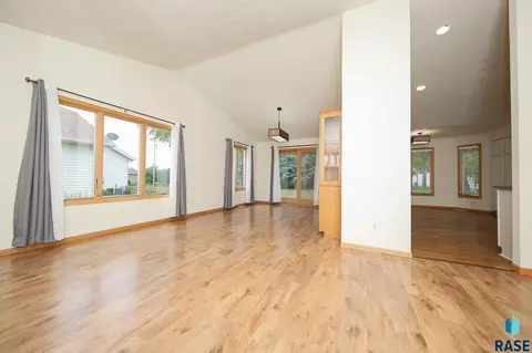 503 S Main Ave, Colton, SD 57018 photo 14