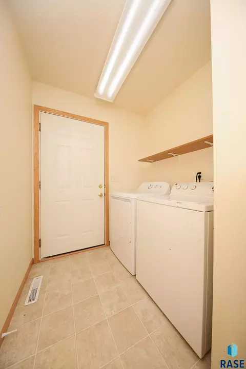 503 S Main Ave, Colton, SD 57018 photo 25