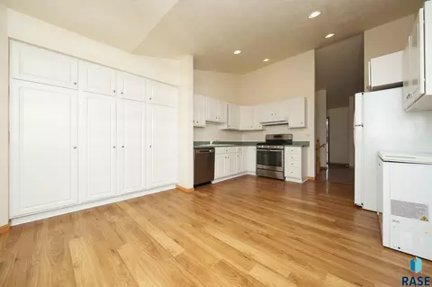 503 S Main Ave, Colton, SD 57018 photo 21