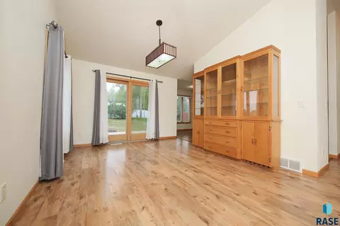 503 S Main Ave, Colton, SD 57018 photo 16