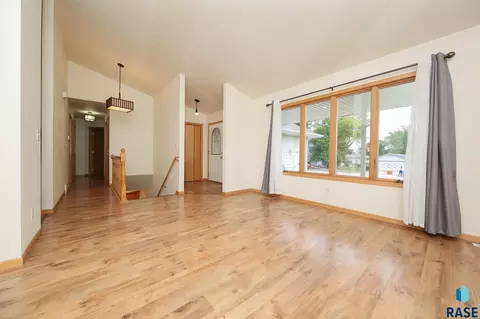 503 S Main Ave, Colton, SD 57018 photo 8