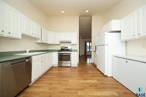 503 S Main Ave, Colton, SD 57018 photo 22