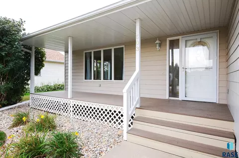 503 S Main Ave, Colton, SD 57018 photo 2