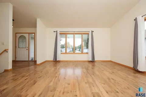 503 S Main Ave, Colton, SD 57018 photo 11