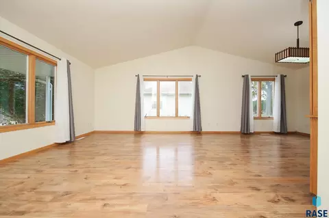 503 S Main Ave, Colton, SD 57018 photo 12