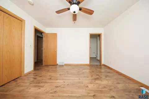 503 S Main Ave, Colton, SD 57018 photo 27