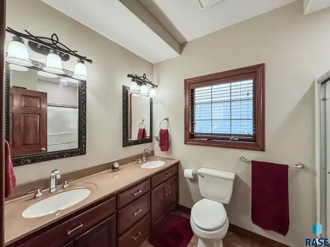 216 E Tabor Ct, Brandon, SD 57005 photo 20