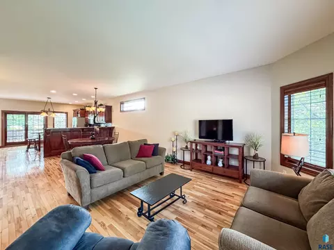 216 E Tabor Ct, Brandon, SD 57005 photo 9