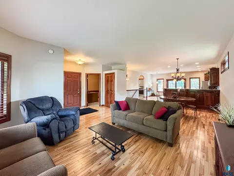 216 E Tabor Ct, Brandon, SD 57005 photo 6