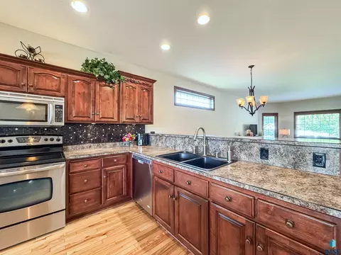 216 E Tabor Ct, Brandon, SD 57005 photo 15