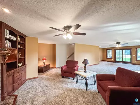 216 E Tabor Ct, Brandon, SD 57005 photo 27