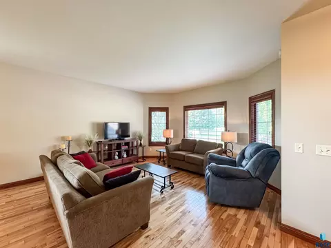 216 E Tabor Ct, Brandon, SD 57005 photo 7