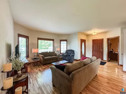 216 E Tabor Ct, Brandon, SD 57005 photo 8