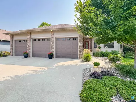 216 E Tabor Ct, Brandon, SD 57005 photo 4