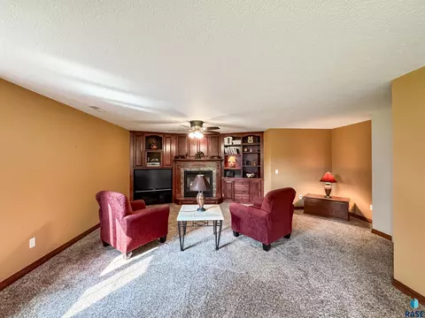 216 E Tabor Ct, Brandon, SD 57005 photo 28