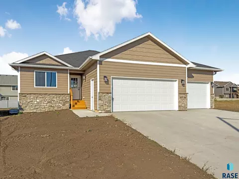 5321 S Bahnson Ave, Sioux Falls, SD 57110