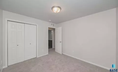 Bedroom - 404 N Sioux Blvd, Brandon, SD 57005 photo 2 of 7
