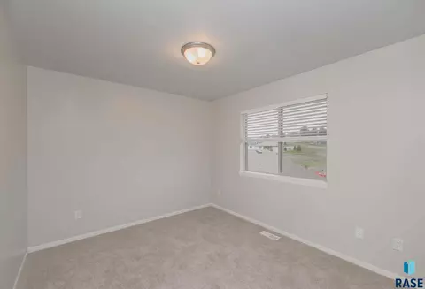 Bedroom - 404 N Sioux Blvd, Brandon, SD 57005 photo 3 of 7