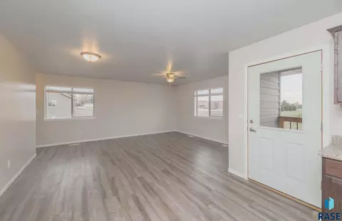 Living - 404 N Sioux Blvd, Brandon, SD 57005 photo 2 of 3