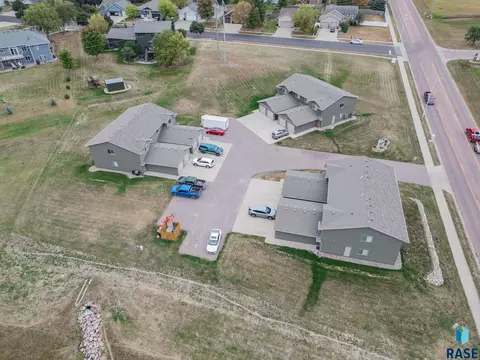 View/Area - 404 N Sioux Blvd, Brandon, SD 57005 photo 2 of 3