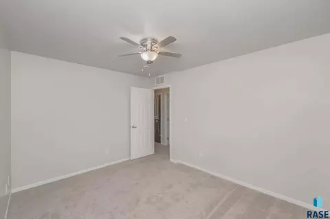 Bedroom - 404 N Sioux Blvd, Brandon, SD 57005 photo 5 of 7