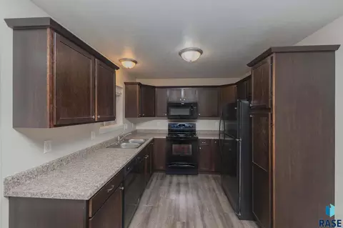 Kitchen - 404 N Sioux Blvd, Brandon, SD 57005 photo 1 of 1