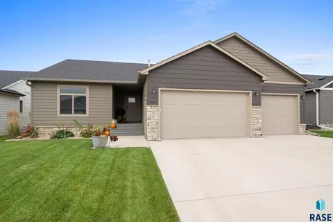 4101 S Home Plate Ave, Sioux Falls, SD 57110