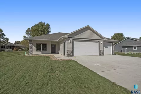 606 Britz Dr, Luverne, MN 56156