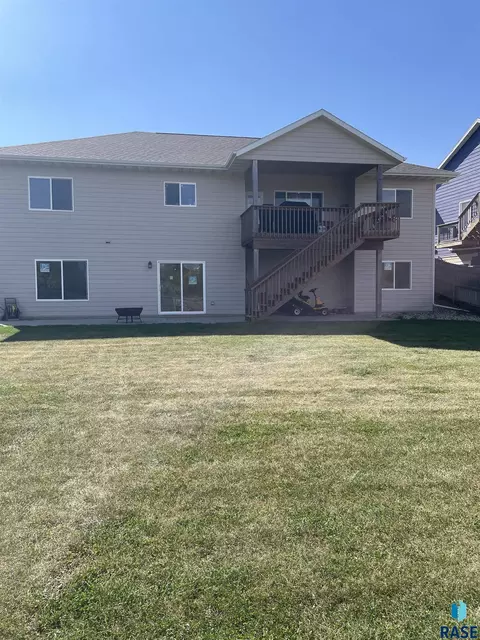 Exterior - 3328 E Broken Arrow St, Sioux Falls, SD 57103 photo 2 of 5
